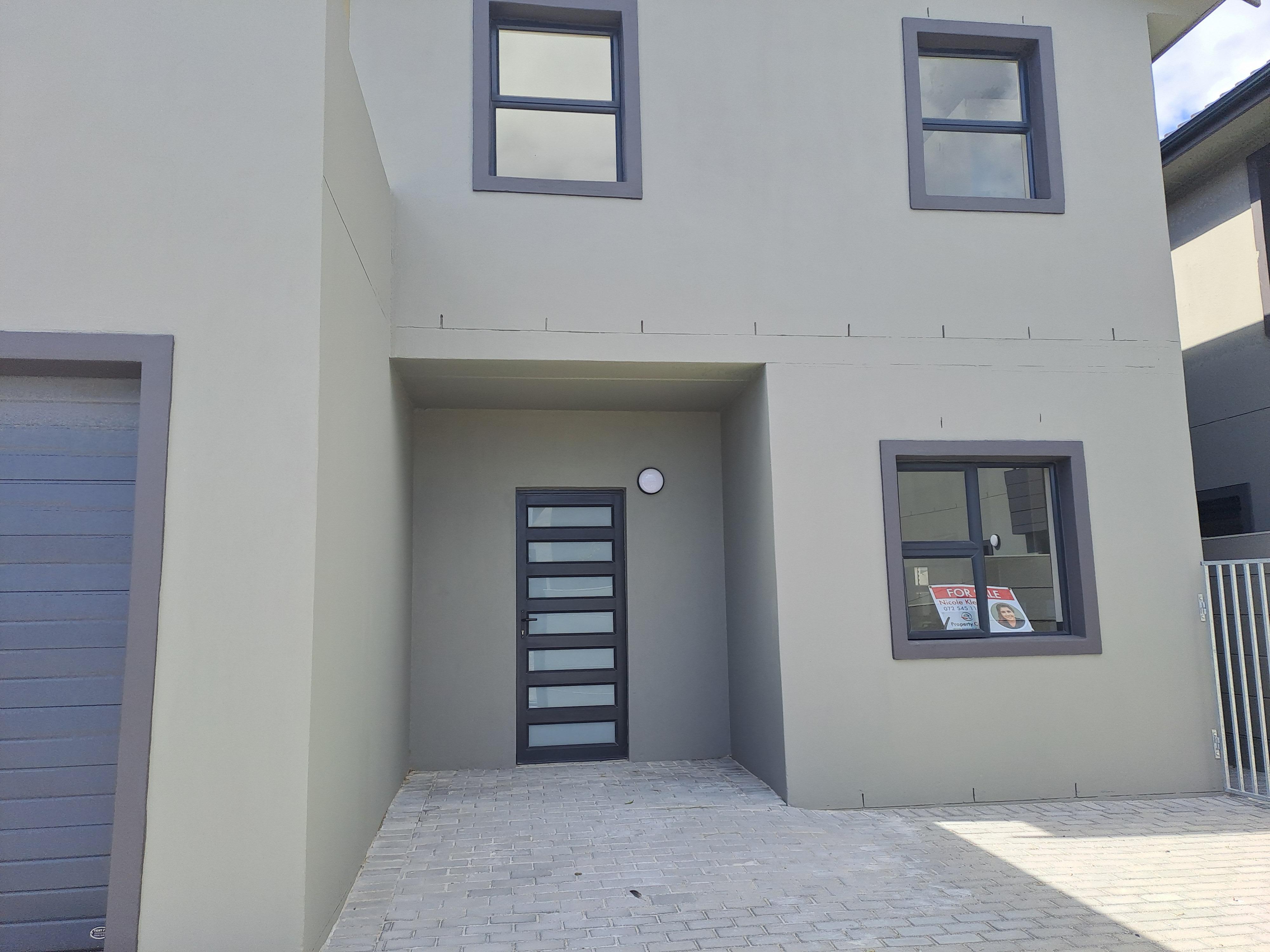 3 Bedroom Property for Sale in Sea Breeze Western Cape